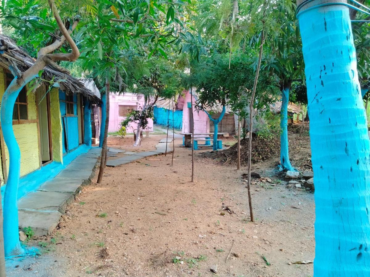 Goldengarden Cottages Hampi Exterior foto