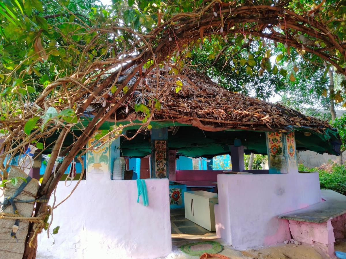 Goldengarden Cottages Hampi Exterior foto